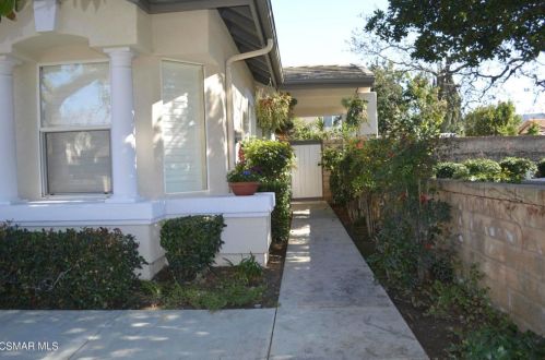 2040 Freesia Ave, Simi Valley CA  93063-3534 exterior