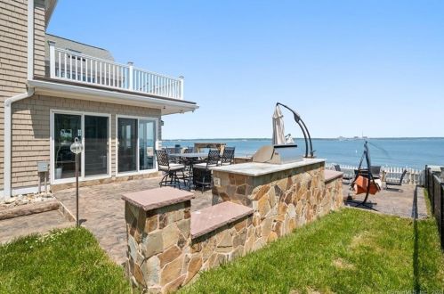 2 Sea Breeze Ave, Niantic CT  06357-3415 exterior