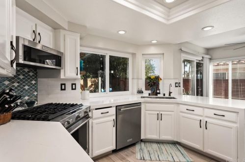 1870 Timber Trl, Vista CA 92081-7326 exterior