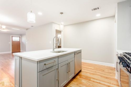 2580 Harris St, Atlanta GA  30344-2624 exterior