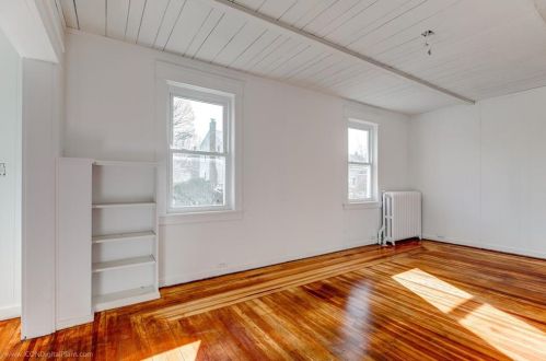 8 Bedlow Pl, Middletown, RI 02840-1406