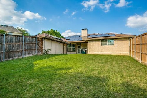 1726 Southampton Dr, Carrollton TX 75007-2623 exterior