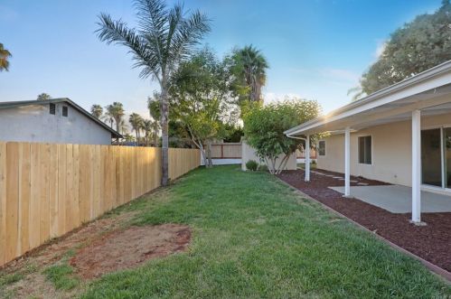 338 Plaza De Benito Juarez, Vista CA  92083-3549 exterior