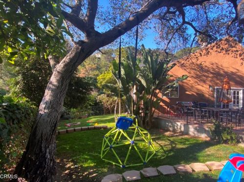 1431 Hillside Dr, Glendale CA  91208-2416 exterior
