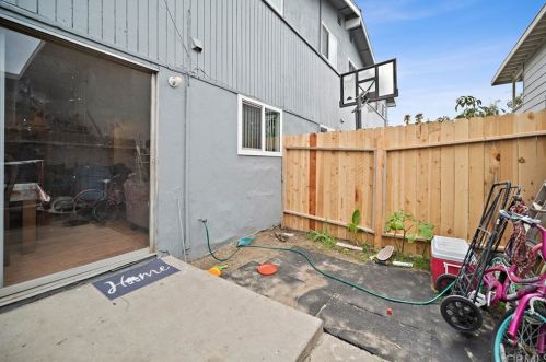 2124 Brownwood Ave, Anaheim CA  92801-5727 exterior