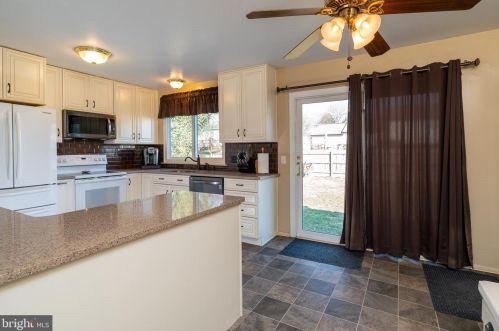 151 Tanglewood Ln, Lancaster PA  17601-3315 exterior