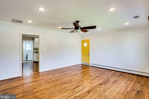 244 J St, Purcellville, VA 20132-3232