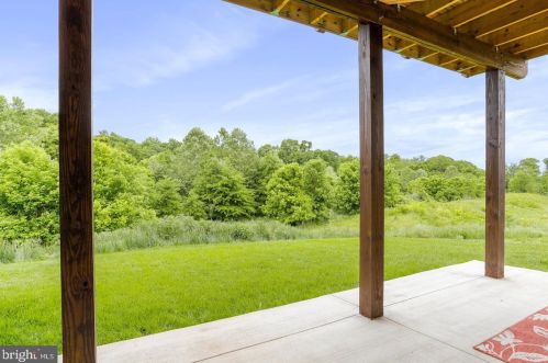 211 Ontario Dr, Falling Waters WV  25419-0059 exterior