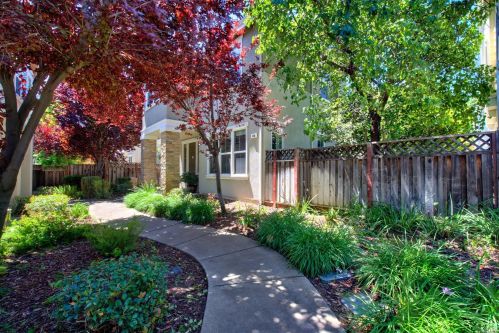 406 Toyon Ln, Vacaville, CA 95687-3333