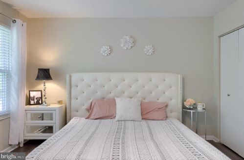 72 Lexton Dr, York PA 17404-9438 exterior