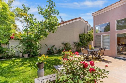 31 Del Perlatto, Irvine CA  92614-5359 exterior