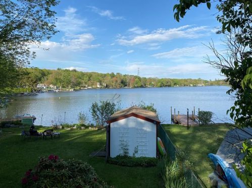 18 Scenic View Dr, Providence, RI 02919-2968