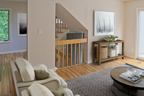 3 Newcastle Ct, Mountain Lakes, NJ 07046-1450