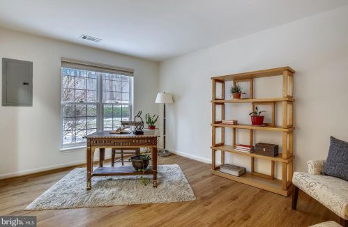 8061 Nicosh Circle Ln, Falls Church, VA 22042-1268