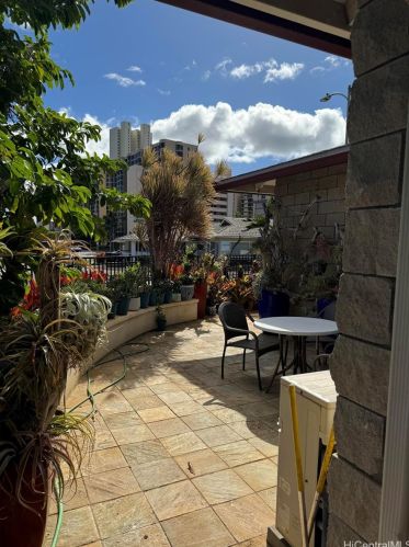 984 Ala Lehua St, Honolulu HI  96818-2302 exterior