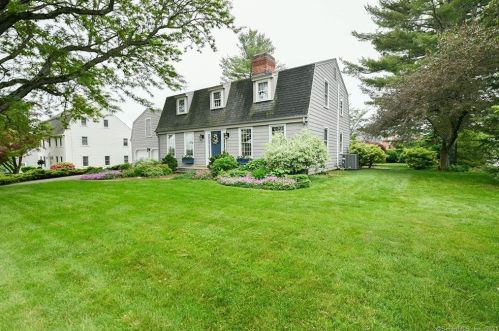 169 Highcrest Rd, Hartford, CT 06109-4034