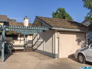 1109 Pinkham St, Visalia, CA 93292-1571