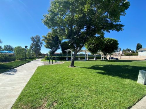 8 Henry, Irvine CA  92620-3256 exterior