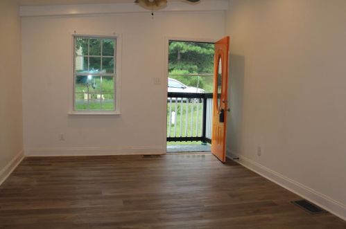 1594 Mary George Ave, Atlanta, GA 30318-3572