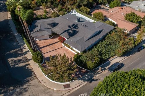 3701 Royal Woods Dr, Van Nuys CA  91403-4217 exterior