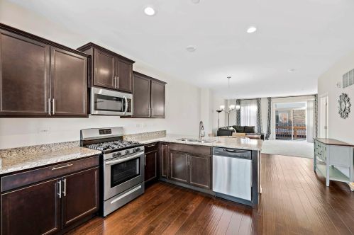 8544 Grove St, Morton Grove, IL 60053-2288