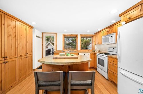 1335 Minnesota Ave, Duluth MN  55802-2425 exterior