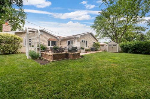 1033 Plum Grove Cir, Buffalo Grove, IL 60089-1910