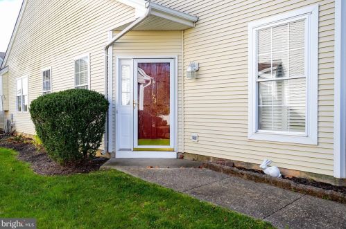 173 Meadowlark Dr, Trenton NJ  08690-3545 exterior