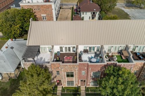 701 1st St, Fort Worth TX  76102-2705 exterior