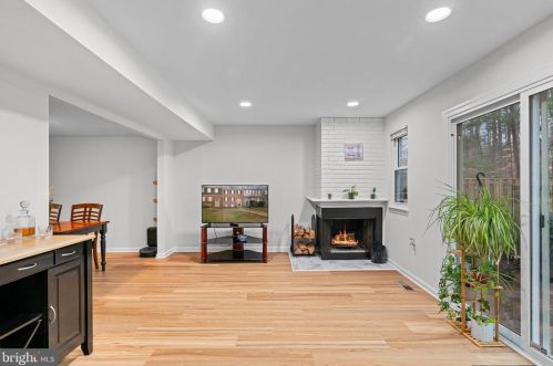 5865 Banning Pl, Springfield VA  22015-3666 exterior