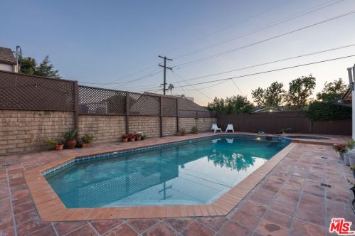 1125 Cedar St, Glendale CA  91207-1728 exterior