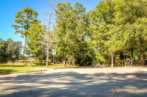 2710 Lisbon Meadows Dr, Conroe TX  77304-4564 exterior