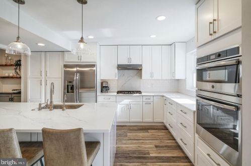 235 Catharine St, Philadelphia, PA 19147-3302