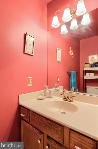 10 Townsend Ct, Lancaster PA  17603-6799 exterior