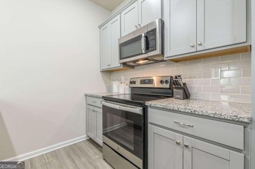 3128 Meadowstone Ln, Atlanta GA  30331-2939 exterior