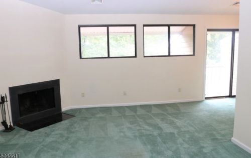 112 Overlook Dr, Clinton, NJ 08809-1109