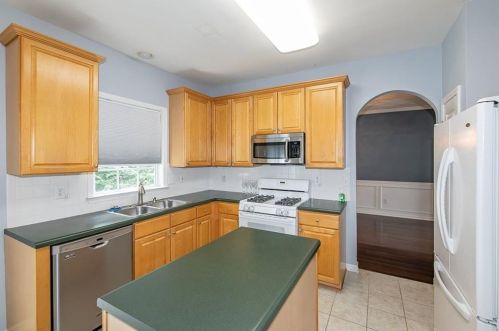 3142 Brookeview Ln, Kennesaw, GA 30152-2708