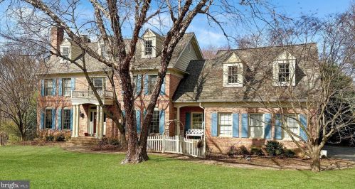 11600 Rolling Meadow Dr, Great Falls, VA 22066-1340