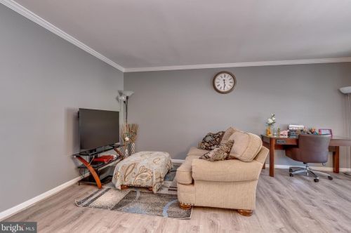 33 Holmes Dr, Charles Town WV 25414-4412 exterior