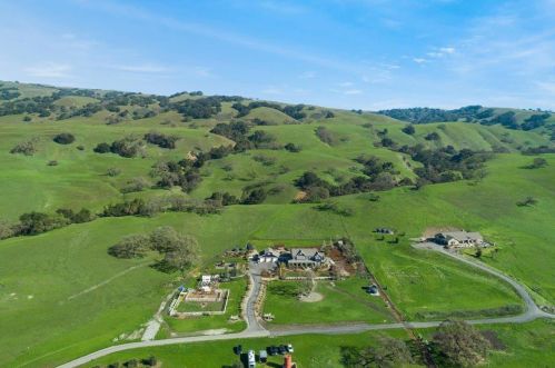 7670 Crews Rd, Gilroy CA  95020-9558 exterior
