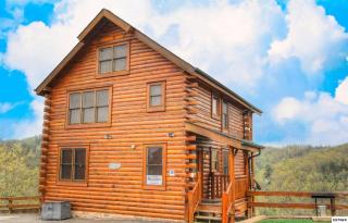2866 White Oak Ridge Ln, Pigeon Forge, TN 37862-6164