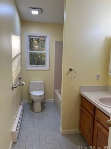 13 Abbey Ct, Cheshire CT  06410-1536 exterior