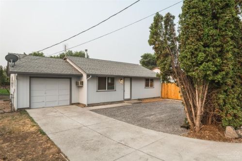 2340 Salmon Ave, Eagle Crest OR  97756-8000 exterior
