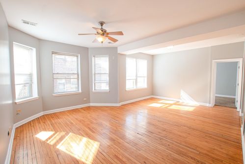 7722 Cornell Ave, Chicago, IL 60649-4521