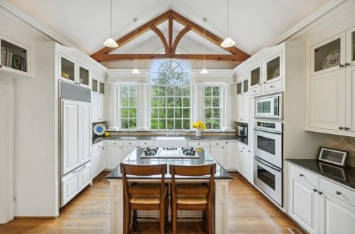 1041 Farmington Ln, Atlanta GA  30319-2811 exterior