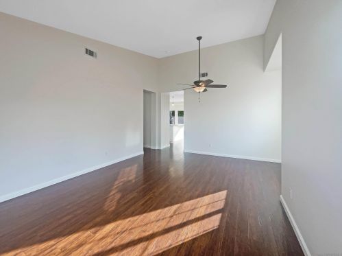 924 Glendora Dr, Oceanside, CA 92057-2639