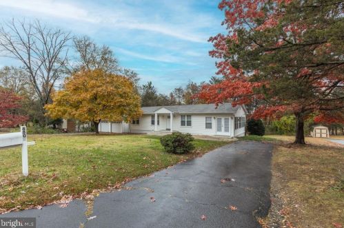 6807 Hackberry St, Springfield VA  22150-1125 exterior