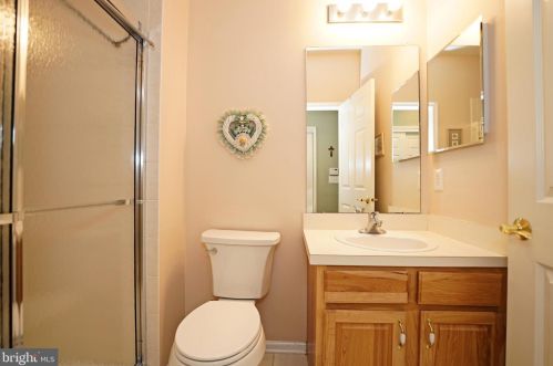 175 Meadowlark Dr, Trenton NJ  08690-3545 exterior