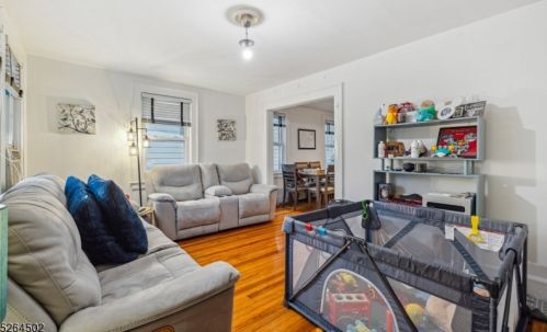6 Witherspoon St, Nutley, NJ 07110-3718