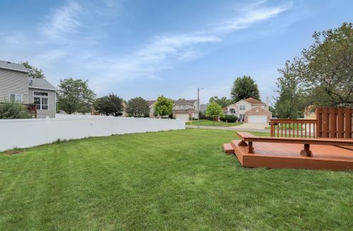 841 Tamarac Dr, Carol Stream IL  60188-4427 exterior